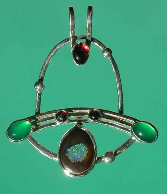 eyeoftherainbow.jpg (32121 bytes)